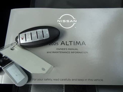 Used 2025 Nissan Altima 2.5 SV FWD image 28