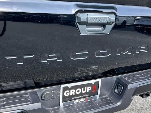 Used 2025 Toyota Tacoma SR5 AWD/4WD image 29