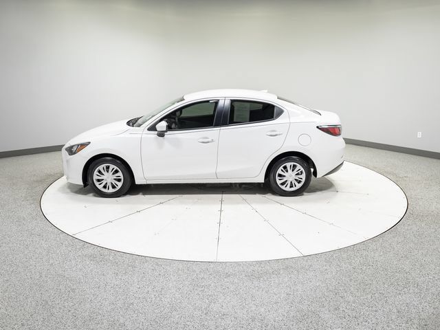 Used 2019 Toyota Yaris L FWD image 30