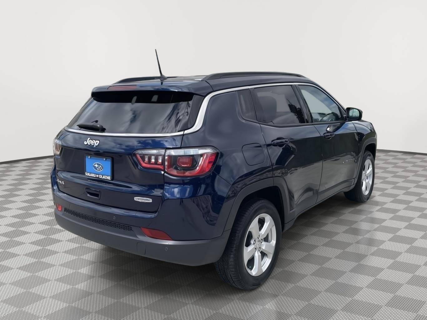 Used 2018 Jeep Compass Latitude w/ Safe & Security Group AWD/4WD image 14