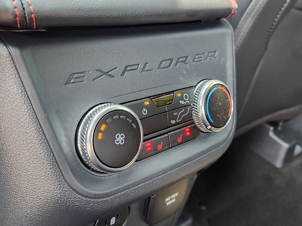 Used 2025 Ford Explorer ST AWD/4WD image 12