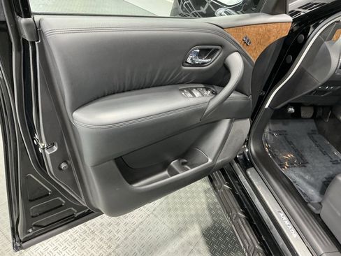 Used 2024 Nissan Armada SL w/ Captain's Chairs Package image 33