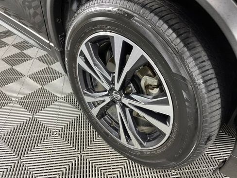 Used 2019 Nissan Rogue SV w/ Premium Package FWD image 15