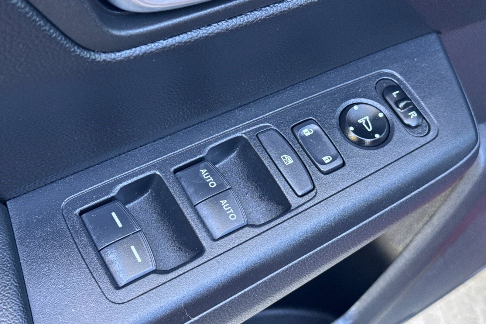 Used 2023 Honda CR-V EX image 13