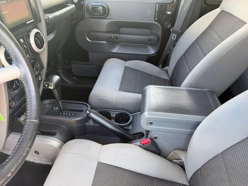 Used 2010 Jeep Wrangler Unlimited Sahara AWD/4WD image 12