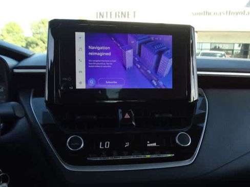 Used 2025 Toyota Corolla LE image 28