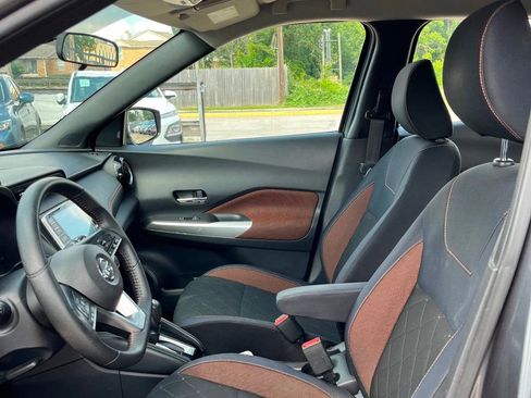 Used 2018 Nissan Kicks SR FWD image 15