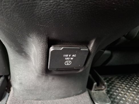 Used 2017 Jeep Cherokee Latitude w/ Cold Weather Group AWD/4WD image 11