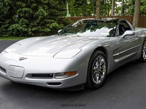 Used 1999 Chevrolet Corvette Coupe w/ Performance Handling Pkg RWD image 21