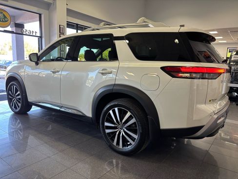 Used 2024 Nissan Pathfinder Platinum w/ Cargo Package image 3