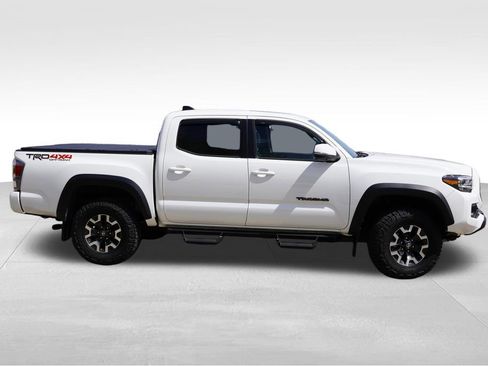 Used 2023 Toyota Tacoma TRD Off-Road w/ TRD Premium Off Road Package AWD/4WD image 3