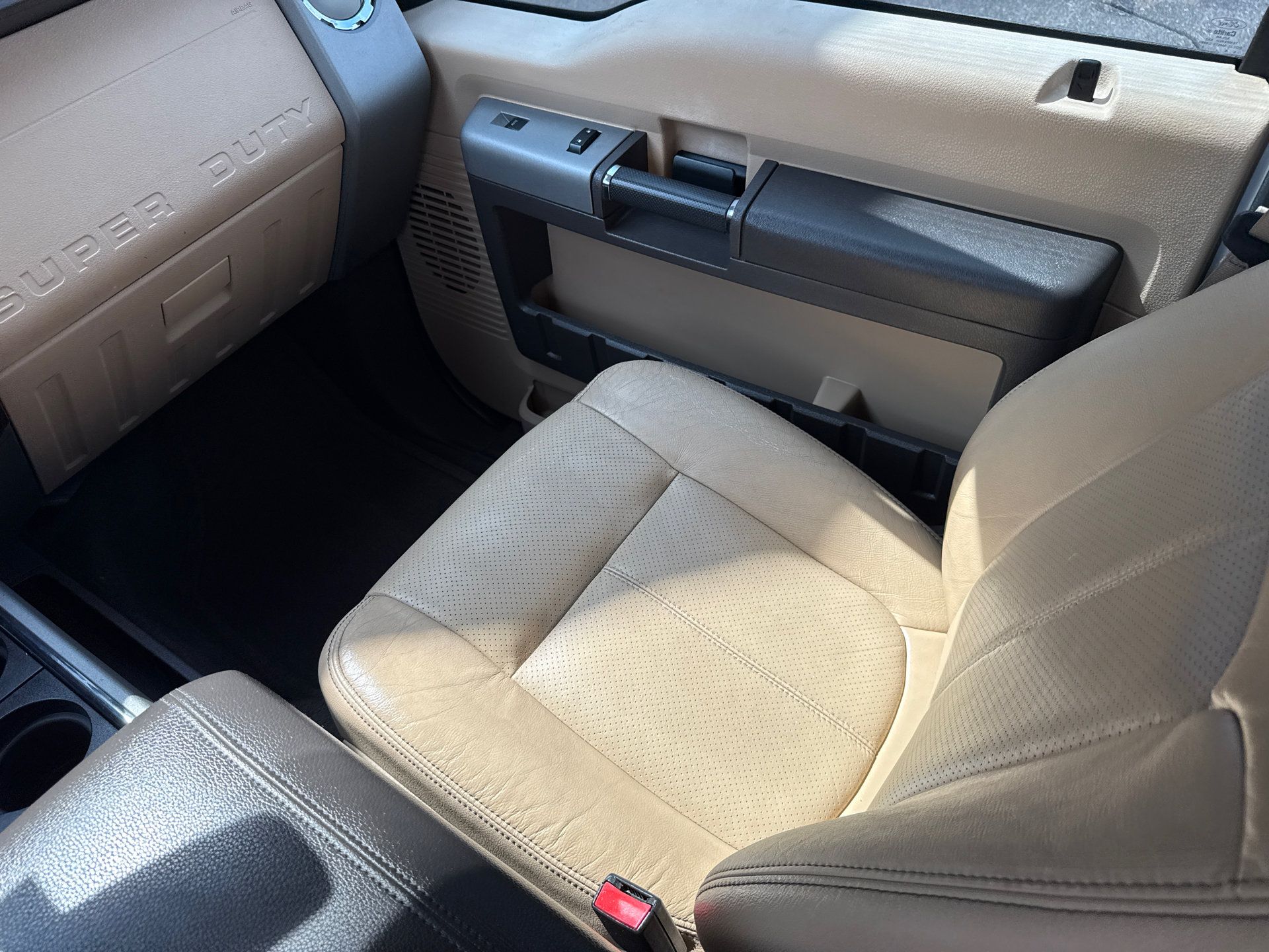Used 2014 Ford F350 Lariat w/ Lariat Interior Package AWD/4WD image 16