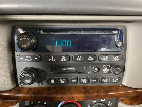 Used 2000 Chevrolet Impala w/ Preferred Equipment Group FWD image 10