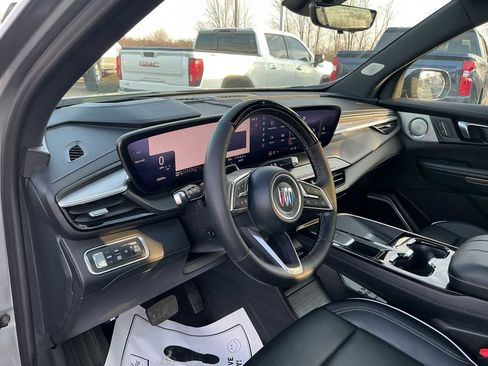 Used 2025 Buick Enclave Avenir image 18