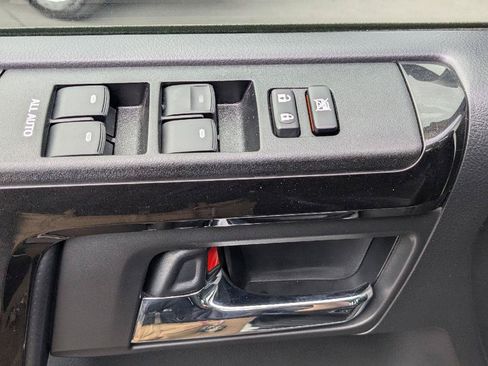 Used 2020 Toyota 4Runner Venture w/ Moonroof Package AWD/4WD image 18