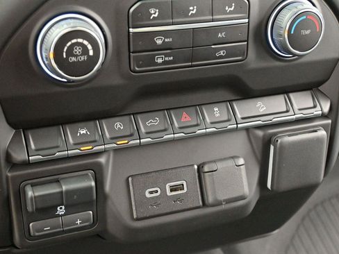 Used 2025 Chevrolet Silverado 1500 Custom Trail Boss w/ Turbomax Blackout Package AWD/4WD image 22