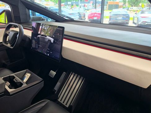 Used 2024 Tesla Cybertruck AWD Crew Cab image 30