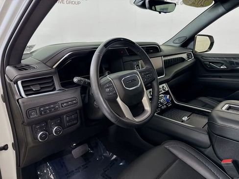 Used 2024 GMC Yukon Denali w/ Advanced Technology Package AWD/4WD image 12