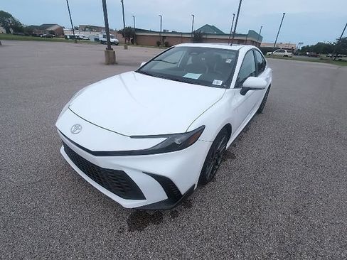 Used 2025 Toyota Camry SE w/ Convenience Package FWD image 13