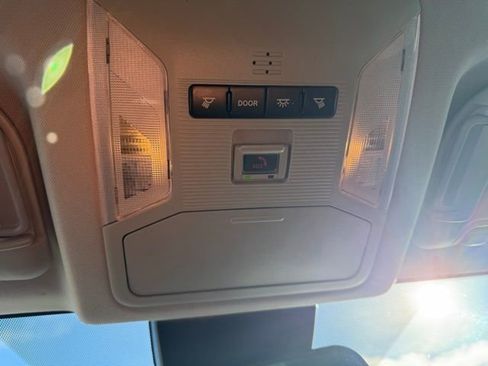 Used 2021 Toyota RAV4 XLE image 19