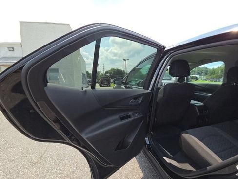 Used 2022 Chevrolet Equinox LT w/ Driver Convenience Package AWD/4WD image 9