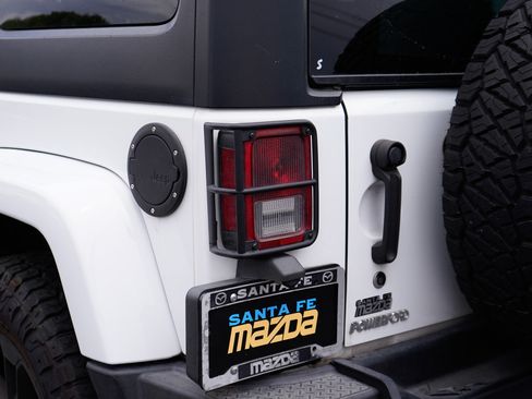 Used 2017 Jeep Wrangler Unlimited Sahara AWD/4WD image 7