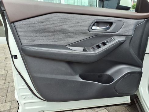 Used 2023 Nissan Rogue SV image 22