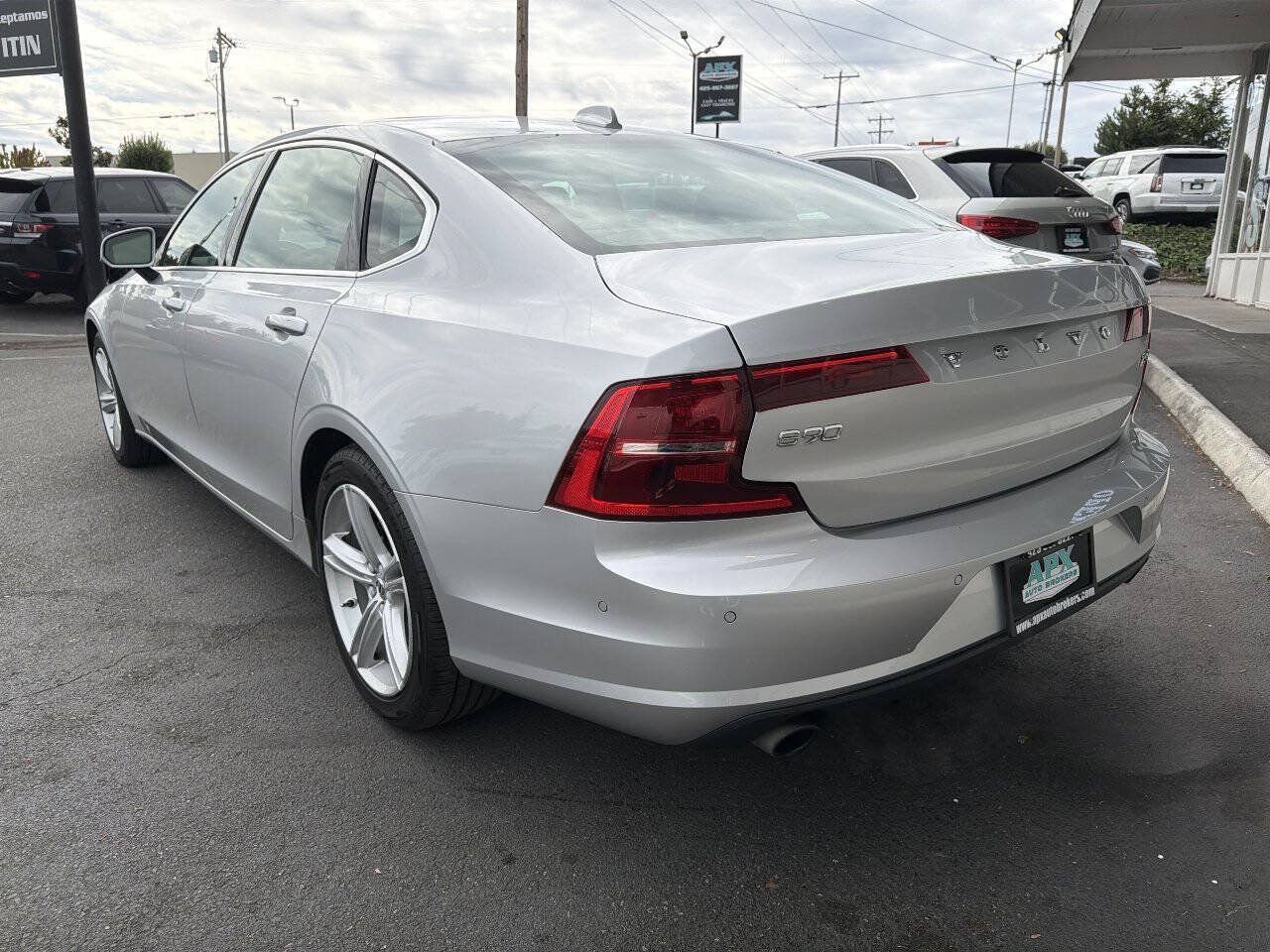 Used 2018 Volvo S90 T5 Momentum w/ Convenience Package AWD/4WD image 4