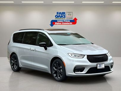 New 2026 Chrysler Pacifica Limited