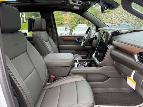 New 2026 GMC Yukon Denali w/ Denali Reserve Package AWD/4WD image 24