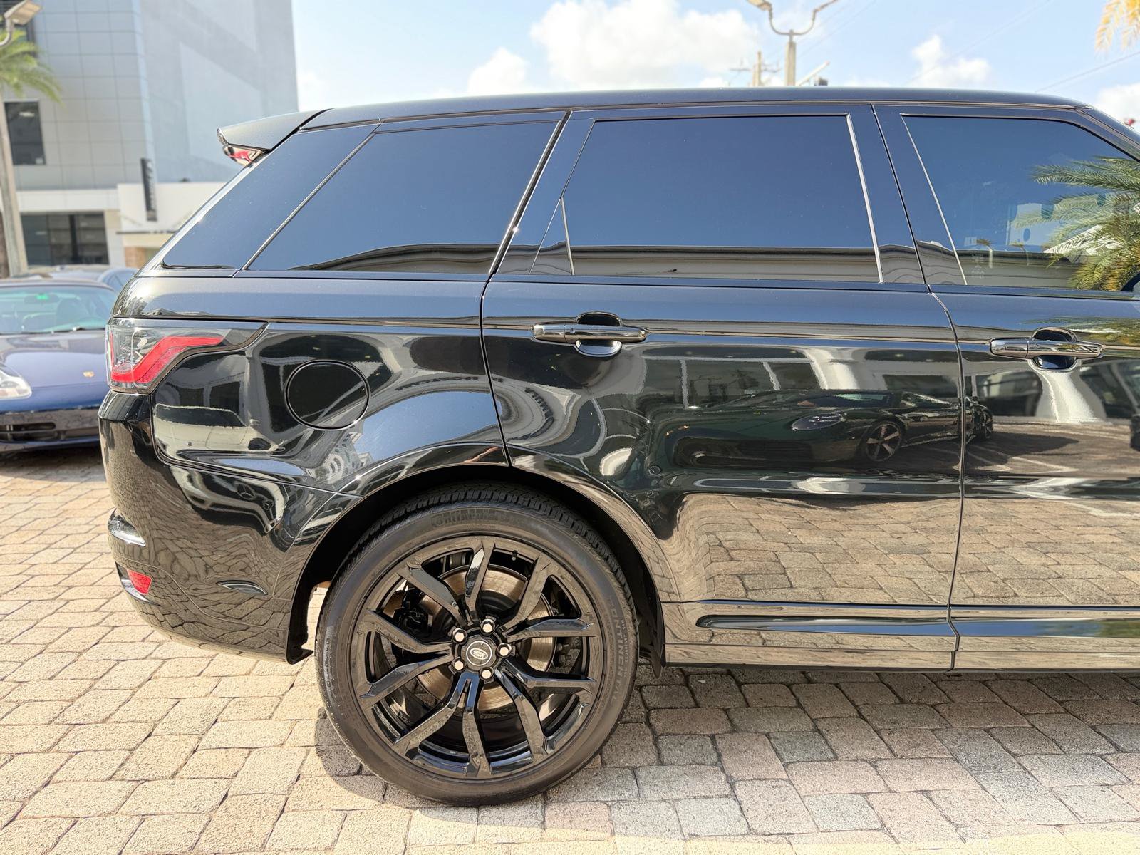 Used 2022 Land Rover Range Rover Sport SVR AWD/4WD image 18