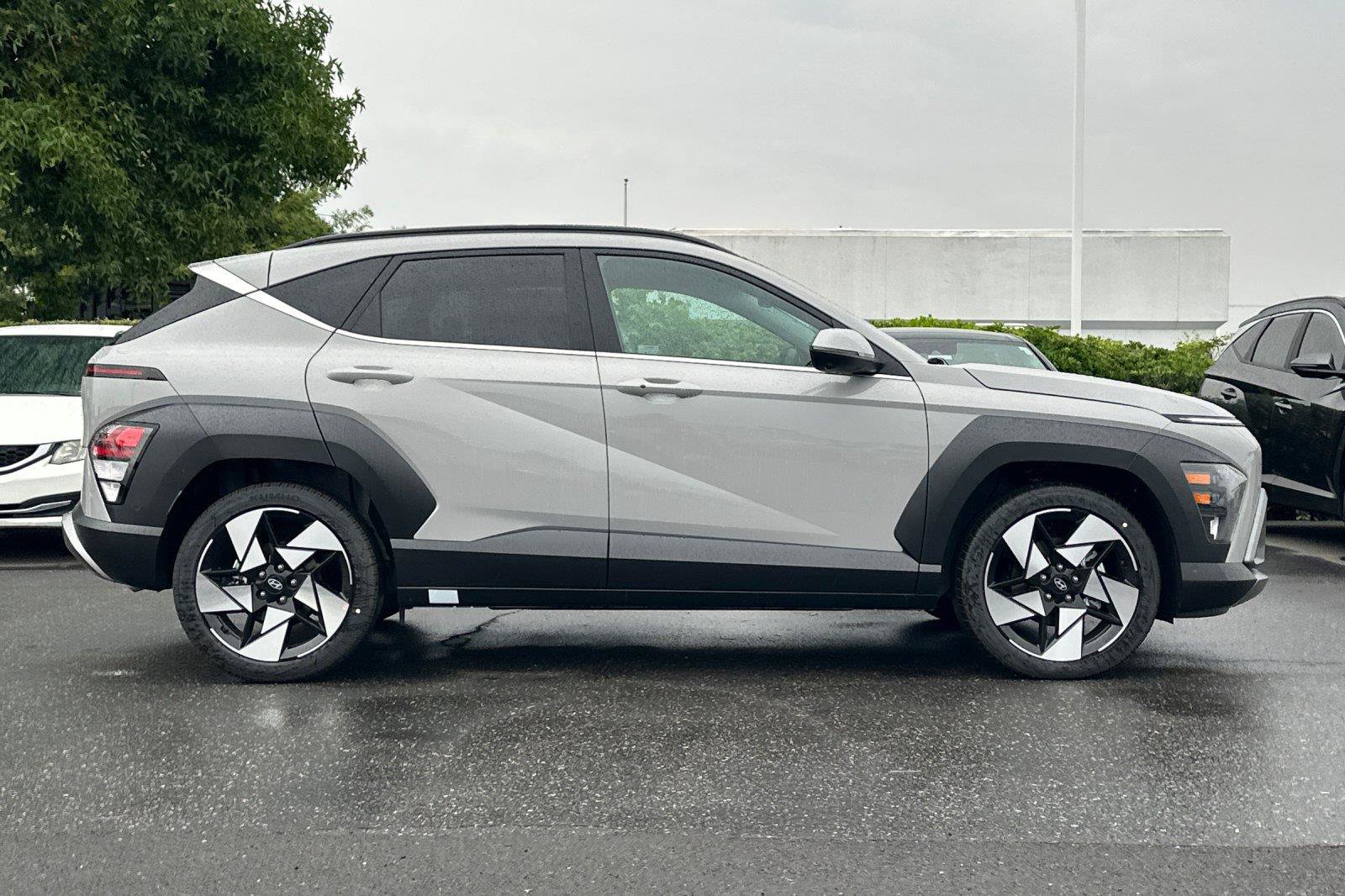 New 2027 Hyundai Kona Limited FWD image 2