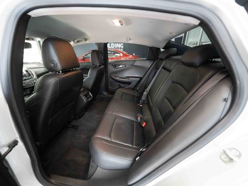 Used 2018 Chevrolet Malibu LT w/ Leather Package FWD image 23