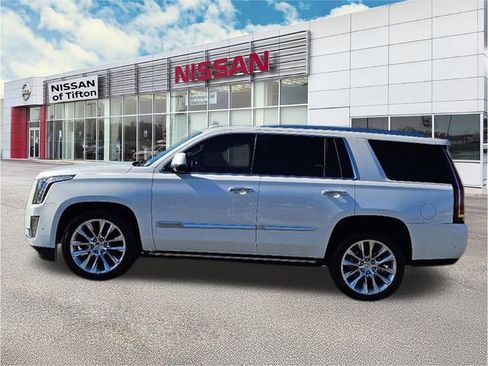 Used 2020 Cadillac Escalade Premium Luxury image 4