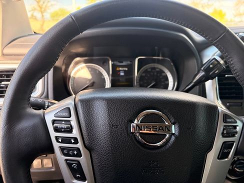 Used 2018 Nissan Titan SV w/ SV Convenience Package AWD/4WD image 27