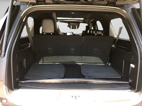 Used 2020 Lincoln Navigator L Reserve w/ Equipment Group 208A Reserve AWD/4WD image 9