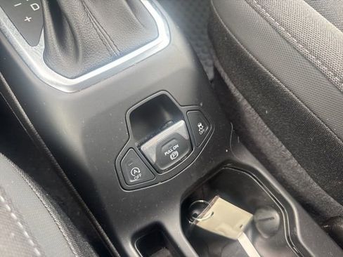 Used 2023 Jeep Renegade Latitude w/ Premium Group image 20