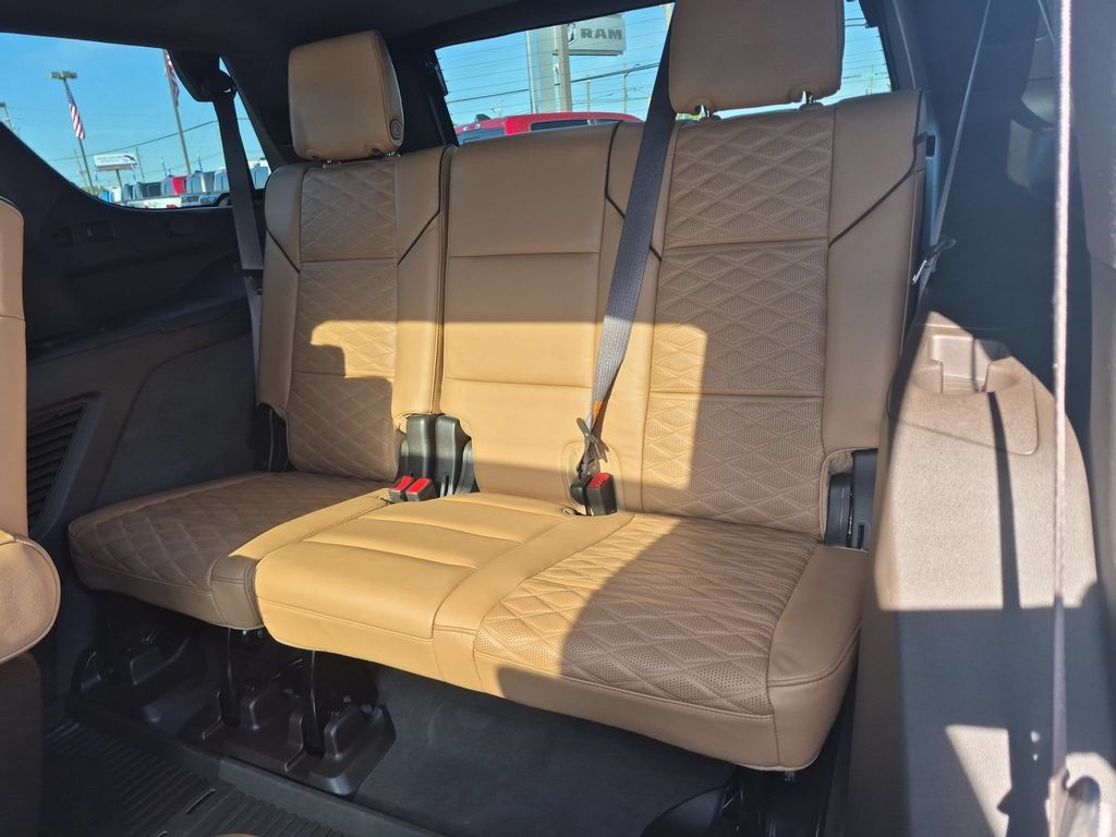 Used 2021 Cadillac Escalade Premium Luxury AWD/4WD image 29