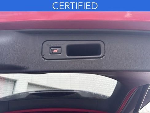 Used 2025 Honda Pilot Touring image 7