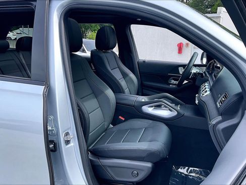 Used 2026 Mercedes-Benz GLS 450 4MATIC image 9