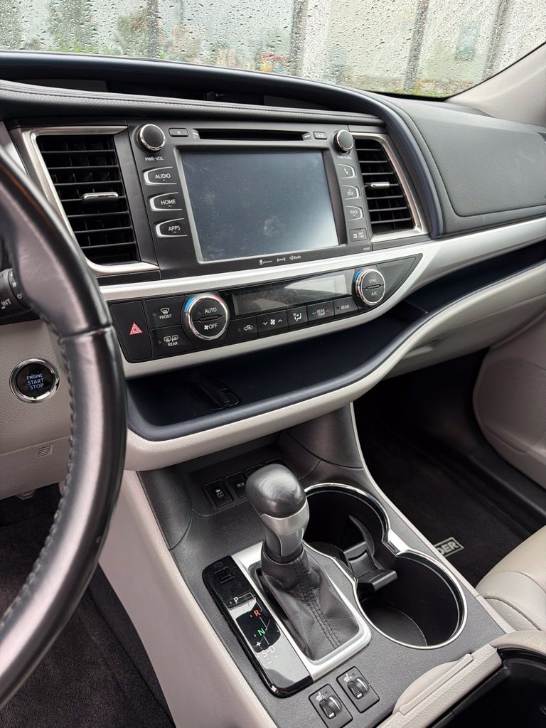 Used 2019 Toyota Highlander XLE AWD/4WD image 9