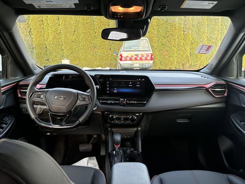 Used 2024 Chevrolet TrailBlazer RS w/ Convenience Package image 15