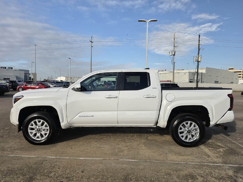 Used 2025 Toyota Tacoma SR5 AWD/4WD image 6