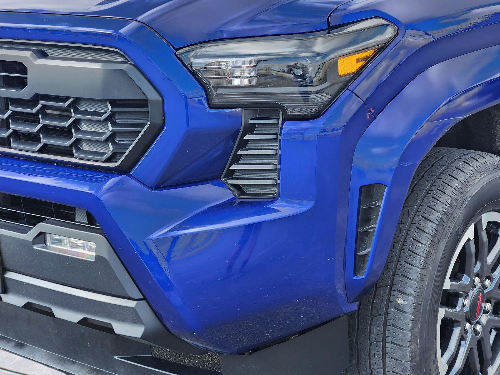 Used 2025 Toyota Tacoma TRD Sport AWD/4WD image 8