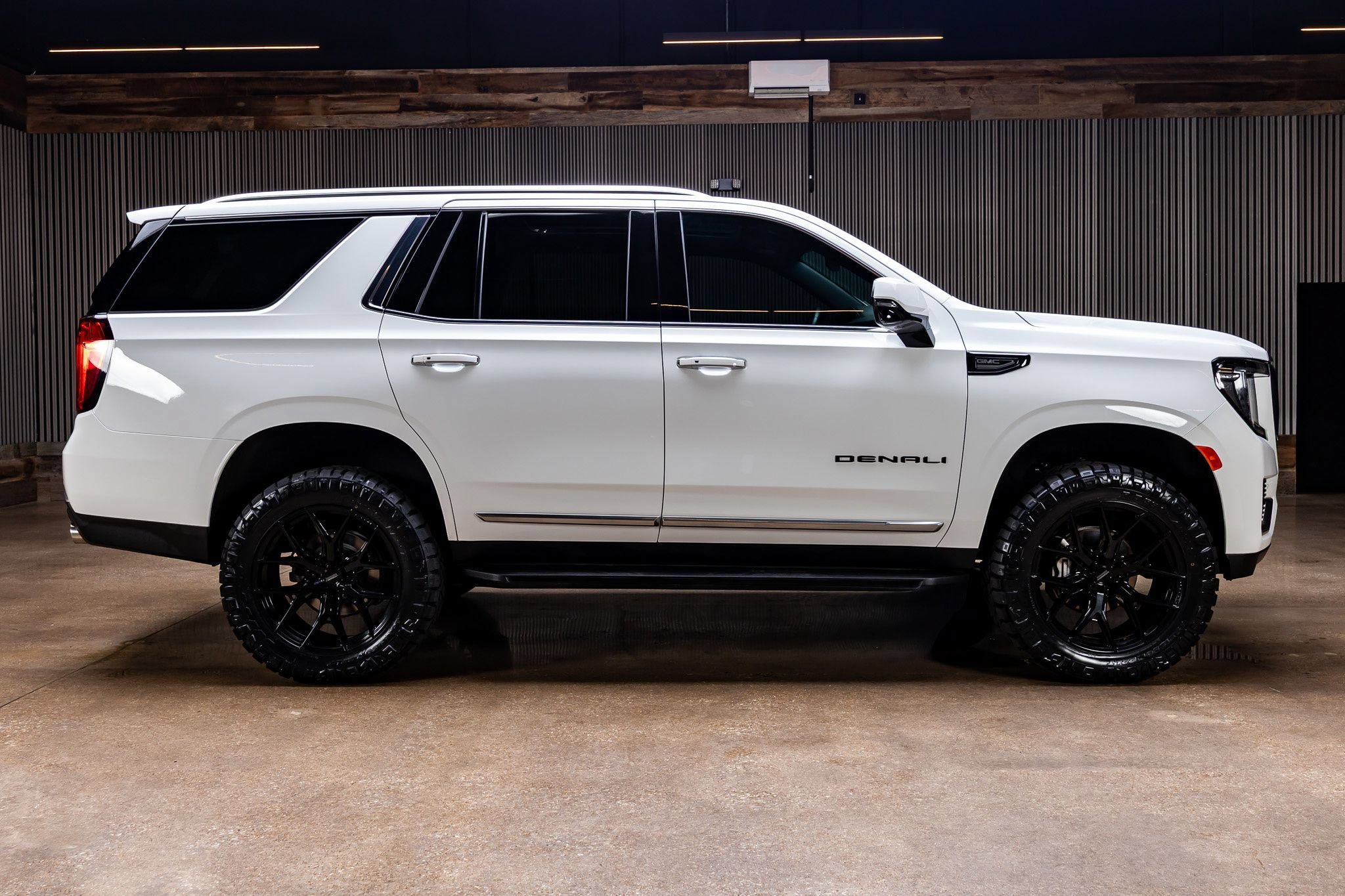 Used 2024 GMC Yukon Denali AWD/4WD image 11