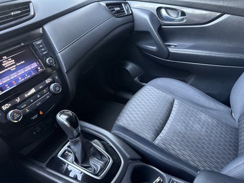 Used 2018 Nissan Rogue SV FWD image 21