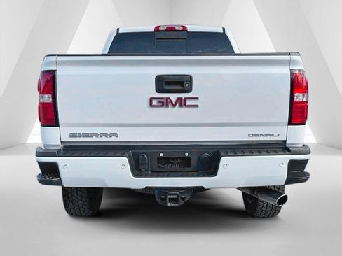 Used 2018 GMC Sierra 2500 Denali w/ Suspension Package, Off-Road AWD/4WD image 6