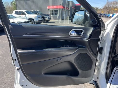 Used 2019 Jeep Grand Cherokee Limited w/ Luxury Group II AWD/4WD image 16