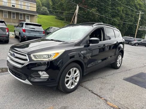 Used 2017 Ford Escape SE w/ Equipment Group 201A AWD/4WD image 3