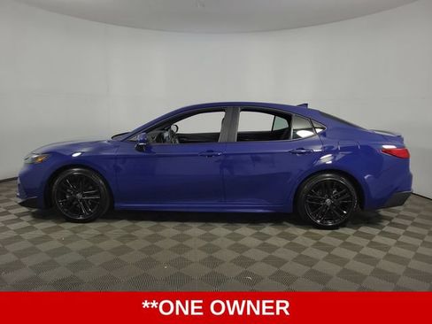 Used 2025 Toyota Camry SE FWD image 5